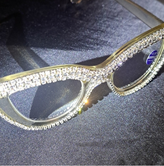 2:00 READING NUDE COLOR CAT EYE RINESTONE GLASSES - Picture 3 of 6